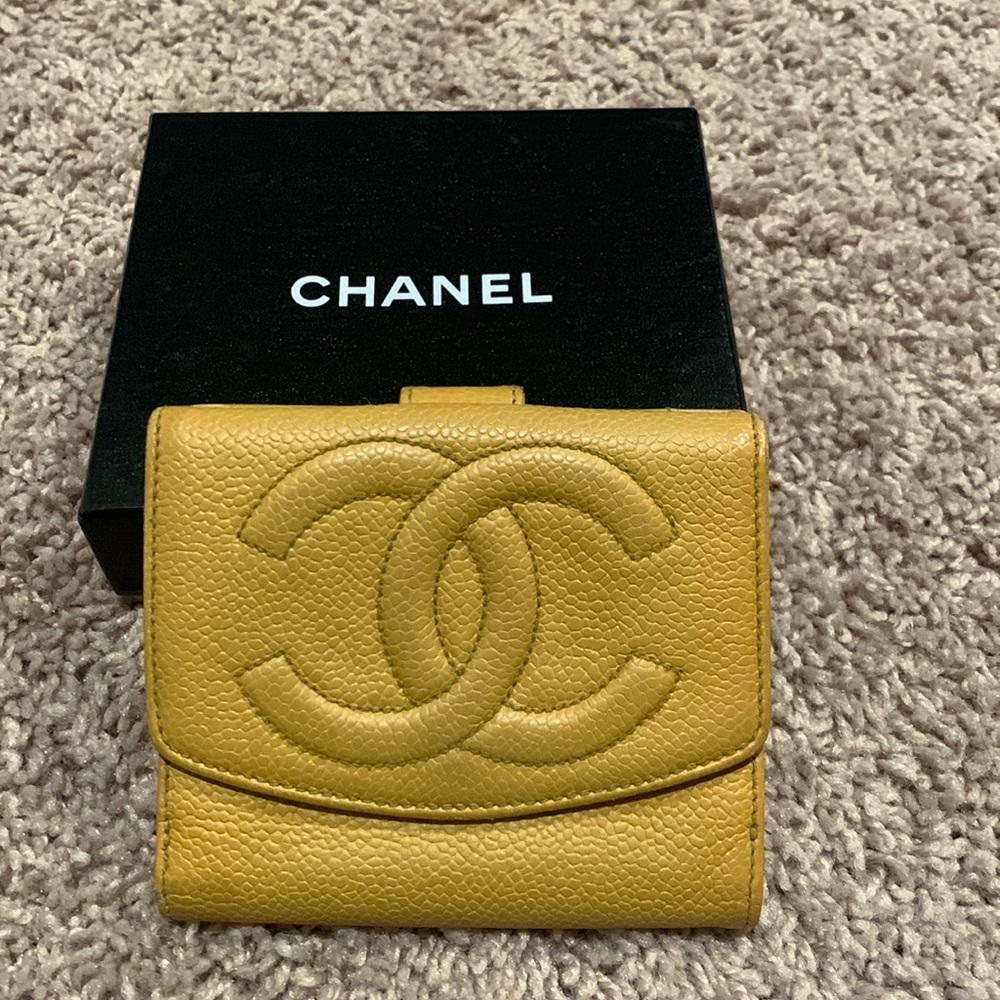 Authentic Chanel Carvier Skin Leather CC Compact Bifold Coin Case Vintage